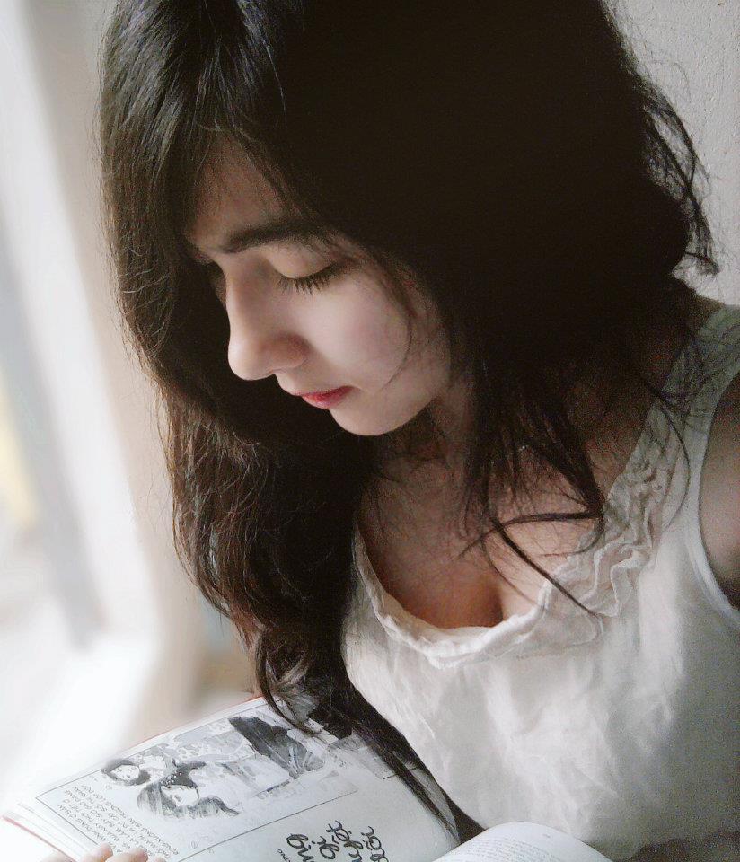 女人B